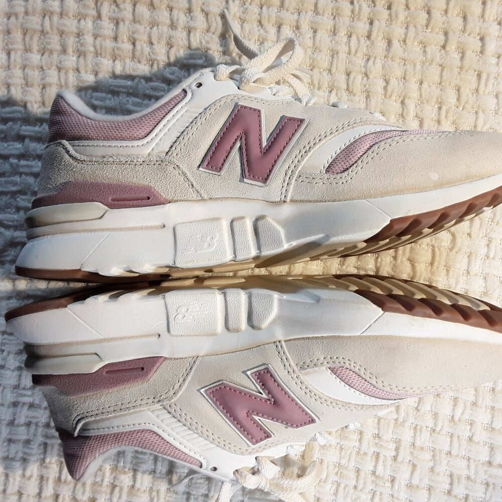 New Balance 997N - Size 9.5